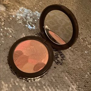 Blush bronzer